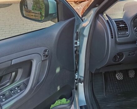 Зеленый Шкода Фабия, объемом двигателя 1.6 л и пробегом 245 тыс. км за 5200 $, фото 6 на Automoto.ua