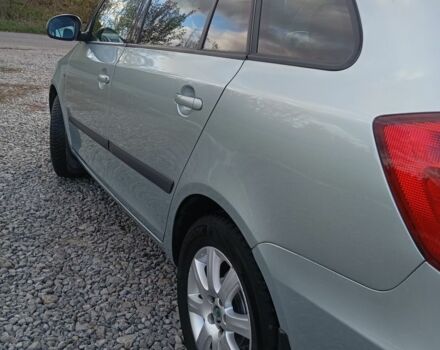 Зеленый Шкода Фабия, объемом двигателя 1.6 л и пробегом 245 тыс. км за 5200 $, фото 3 на Automoto.ua