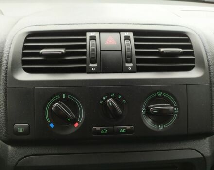 Зеленый Шкода Фабия, объемом двигателя 1.2 л и пробегом 230 тыс. км за 4500 $, фото 16 на Automoto.ua