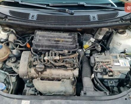 Зеленый Шкода Фабия, объемом двигателя 1.39 л и пробегом 357 тыс. км за 3200 $, фото 13 на Automoto.ua