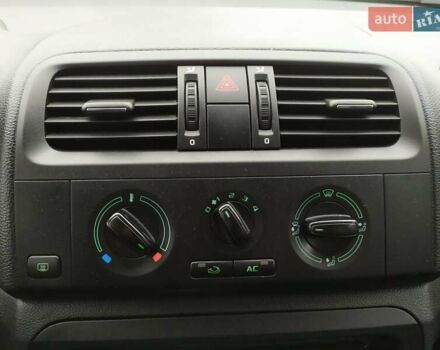 Зеленый Шкода Фабия, объемом двигателя 1.2 л и пробегом 230 тыс. км за 4500 $, фото 15 на Automoto.ua