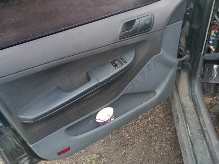 Зеленый Шкода Фабия, объемом двигателя 1.4 л и пробегом 100 тыс. км за 500 $, фото 1 на Automoto.ua