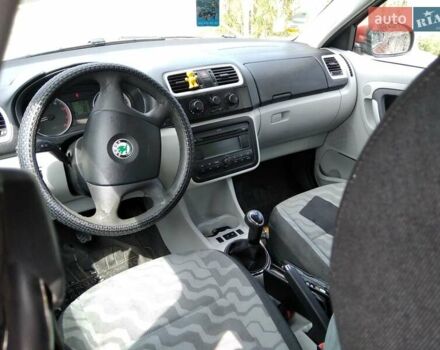 Оранжевый Шкода Фабия, объемом двигателя 1.2 л и пробегом 211 тыс. км за 4100 $, фото 3 на Automoto.ua