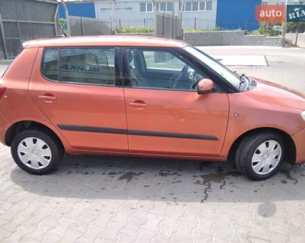 Оранжевый Шкода Фабия, объемом двигателя 1.2 л и пробегом 211 тыс. км за 4100 $, фото 2 на Automoto.ua
