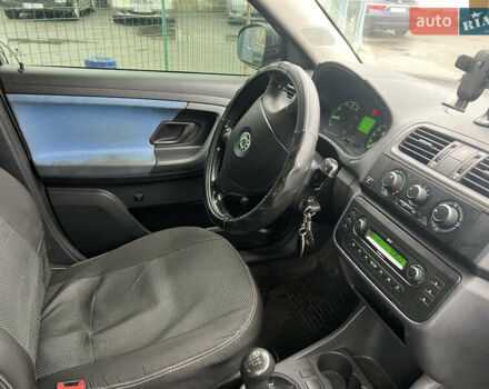 Оранжевый Шкода Фабия, объемом двигателя 1.2 л и пробегом 275 тыс. км за 3300 $, фото 6 на Automoto.ua