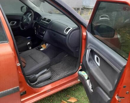 Оранжевый Шкода Фабия, объемом двигателя 1.4 л и пробегом 247 тыс. км за 3490 $, фото 7 на Automoto.ua