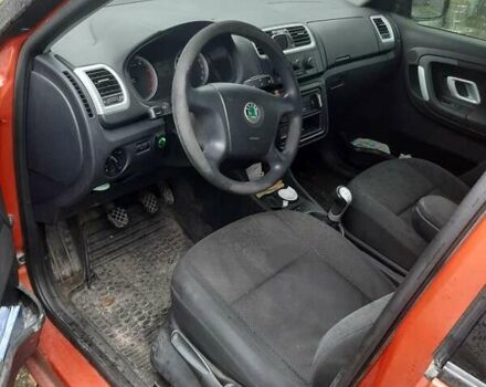 Оранжевый Шкода Фабия, объемом двигателя 1.39 л и пробегом 247 тыс. км за 3494 $, фото 2 на Automoto.ua