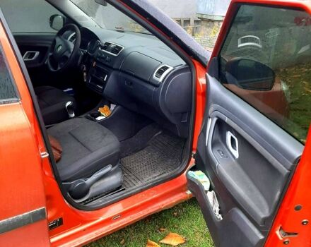 Оранжевый Шкода Фабия, объемом двигателя 1.4 л и пробегом 247 тыс. км за 3490 $, фото 5 на Automoto.ua