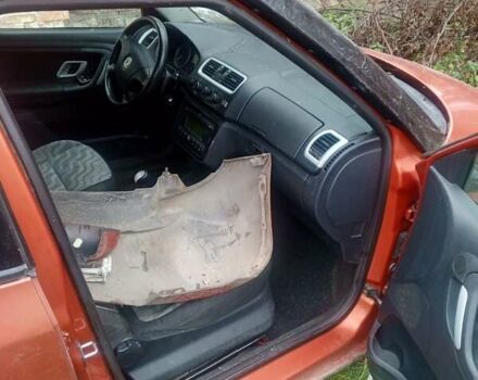 Оранжевый Шкода Фабия, объемом двигателя 1.2 л и пробегом 366 тыс. км за 1600 $, фото 5 на Automoto.ua