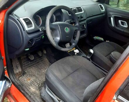 Оранжевый Шкода Фабия, объемом двигателя 1.4 л и пробегом 247 тыс. км за 3490 $, фото 1 на Automoto.ua