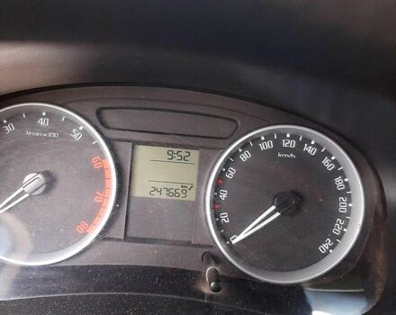 Оранжевый Шкода Фабия, объемом двигателя 1.4 л и пробегом 247 тыс. км за 3490 $, фото 6 на Automoto.ua