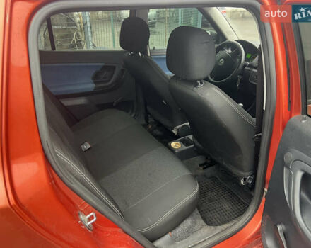 Оранжевый Шкода Фабия, объемом двигателя 1.2 л и пробегом 275 тыс. км за 3300 $, фото 7 на Automoto.ua