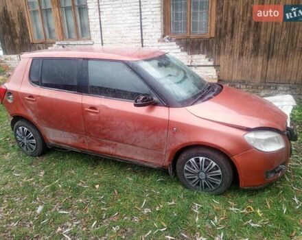 Оранжевый Шкода Фабия, объемом двигателя 1.2 л и пробегом 366 тыс. км за 1600 $, фото 2 на Automoto.ua