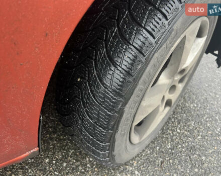 Оранжевый Шкода Фабия, объемом двигателя 1.2 л и пробегом 275 тыс. км за 3300 $, фото 5 на Automoto.ua