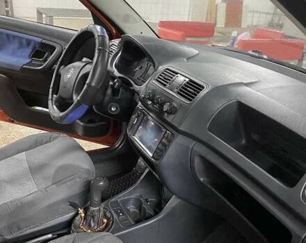 Оранжевый Шкода Фабия, объемом двигателя 1.2 л и пробегом 160 тыс. км за 4800 $, фото 6 на Automoto.ua