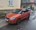Помаранчевий Шкода Фабія, об'ємом двигуна 1.6 л та пробігом 325 тис. км за 3450 $, фото 5 на Automoto.ua
