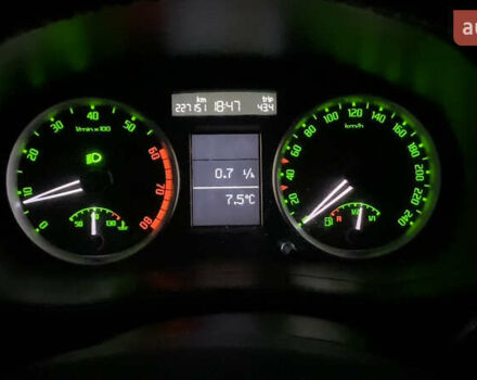 Оранжевый Шкода Фабия, объемом двигателя 1.39 л и пробегом 227 тыс. км за 5800 $, фото 5 на Automoto.ua