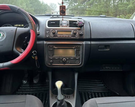 Помаранчевий Шкода Фабія, об'ємом двигуна 1.6 л та пробігом 254 тис. км за 6450 $, фото 11 на Automoto.ua