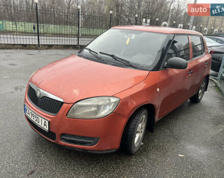 Оранжевый Шкода Фабия, объемом двигателя 1.2 л и пробегом 275 тыс. км за 3300 $, фото 1 на Automoto.ua