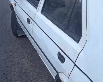 Белый Шкода Фаворит, объемом двигателя 1.3 л и пробегом 300 тыс. км за 500 $, фото 2 на Automoto.ua