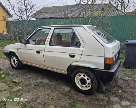 Белый Шкода Фаворит, объемом двигателя 1.3 л и пробегом 140 тыс. км за 800 $, фото 7 на Automoto.ua