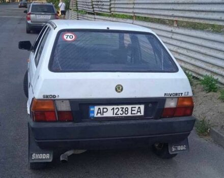 Белый Шкода Фаворит, объемом двигателя 1.3 л и пробегом 300 тыс. км за 500 $, фото 1 на Automoto.ua