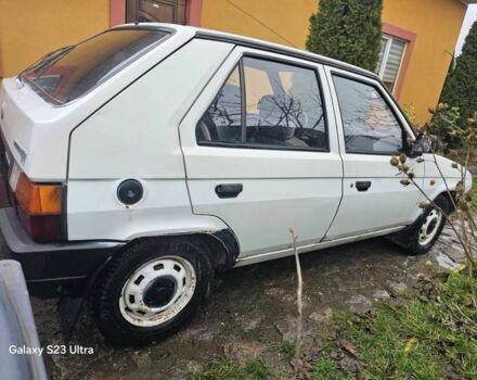 Белый Шкода Фаворит, объемом двигателя 1.3 л и пробегом 140 тыс. км за 800 $, фото 2 на Automoto.ua