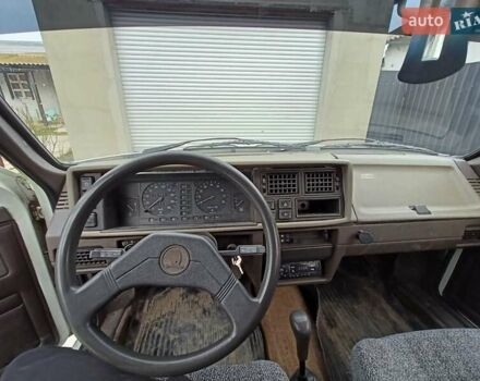 Белый Шкода Фаворит, объемом двигателя 1.3 л и пробегом 180 тыс. км за 1700 $, фото 5 на Automoto.ua