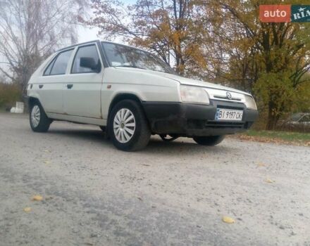 Белый Шкода Фаворит, объемом двигателя 1.3 л и пробегом 250 тыс. км за 950 $, фото 1 на Automoto.ua