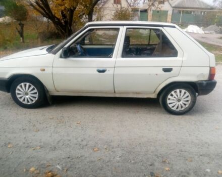 Белый Шкода Фаворит, объемом двигателя 1.3 л и пробегом 148 тыс. км за 900 $, фото 3 на Automoto.ua