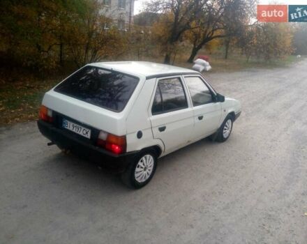 Белый Шкода Фаворит, объемом двигателя 1.3 л и пробегом 250 тыс. км за 950 $, фото 4 на Automoto.ua