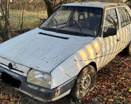 Белый Шкода Фаворит, объемом двигателя 1.3 л и пробегом 100 тыс. км за 215 $, фото 2 на Automoto.ua