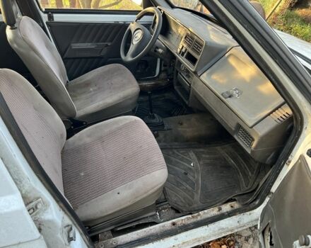 Белый Шкода Фаворит, объемом двигателя 1.3 л и пробегом 100 тыс. км за 215 $, фото 4 на Automoto.ua