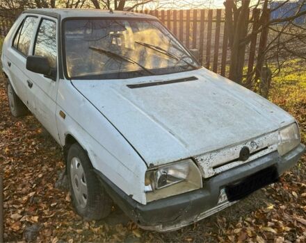 Белый Шкода Фаворит, объемом двигателя 1.3 л и пробегом 100 тыс. км за 215 $, фото 1 на Automoto.ua