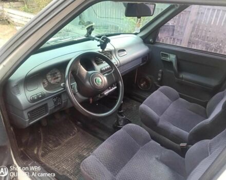 Белый Шкода Фаворит, объемом двигателя 1.3 л и пробегом 1000 тыс. км за 502 $, фото 2 на Automoto.ua