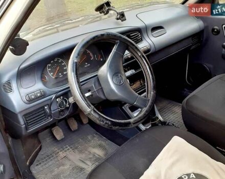 Белый Шкода Фаворит, объемом двигателя 1.3 л и пробегом 200 тыс. км за 950 $, фото 9 на Automoto.ua