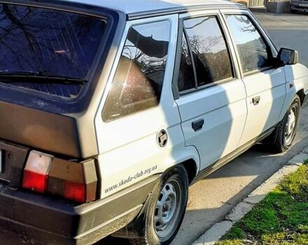 Белый Шкода Фаворит, объемом двигателя 1.3 л и пробегом 200 тыс. км за 950 $, фото 5 на Automoto.ua