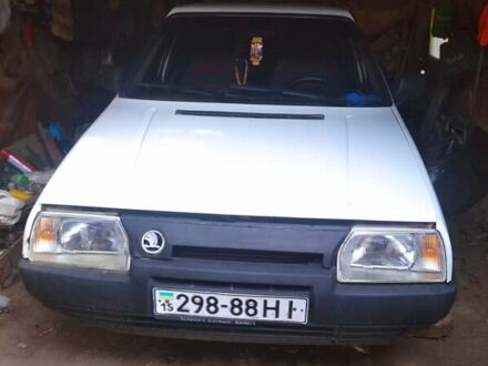 Белый Шкода Фаворит, объемом двигателя 1.3 л и пробегом 245 тыс. км за 750 $, фото 1 на Automoto.ua