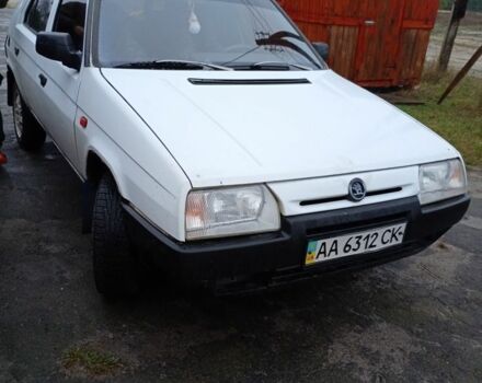 Белый Шкода Фаворит, объемом двигателя 1 л и пробегом 100 тыс. км за 800 $, фото 1 на Automoto.ua