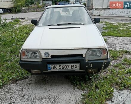 Белый Шкода Фаворит, объемом двигателя 1.3 л и пробегом 80 тыс. км за 600 $, фото 1 на Automoto.ua