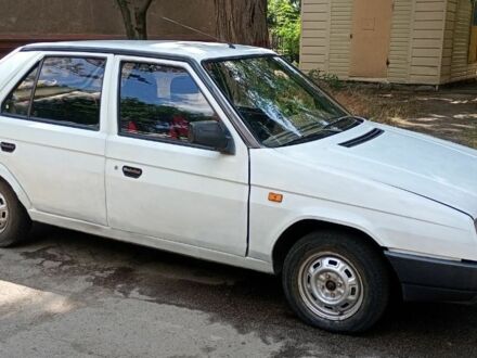 Шкода Фаворит 1991 в Запорожье на Automoto.ua Белый Шкода Фаворит, объемом двигателя 1.3 л и пробегом 300 тыс. км за 1100 $, фото 1 на Automoto.ua