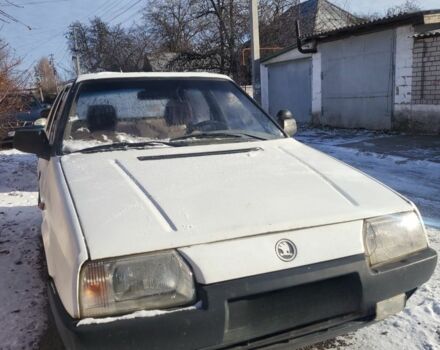 Белый Шкода Фаворит, объемом двигателя 1.3 л и пробегом 300 тыс. км за 800 $, фото 1 на Automoto.ua