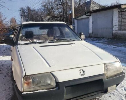 Белый Шкода Фаворит, объемом двигателя 1.3 л и пробегом 300 тыс. км за 800 $, фото 1 на Automoto.ua