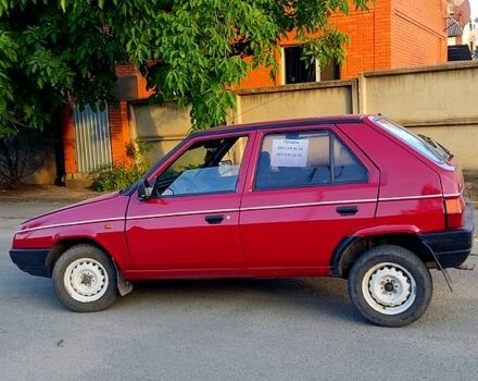 Красный Шкода Фаворит, объемом двигателя 1.3 л и пробегом 130 тыс. км за 1200 $, фото 2 на Automoto.ua