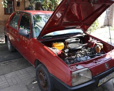 Красный Шкода Фаворит, объемом двигателя 1.3 л и пробегом 180 тыс. км за 600 $, фото 2 на Automoto.ua