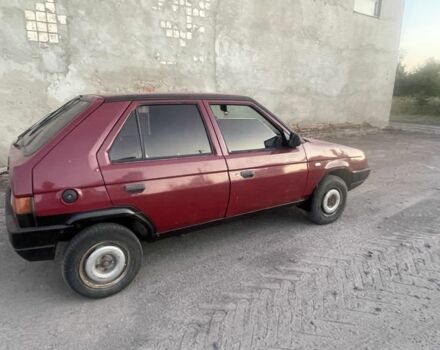 Красный Шкода Фаворит, объемом двигателя 1.3 л и пробегом 380 тыс. км за 300 $, фото 2 на Automoto.ua