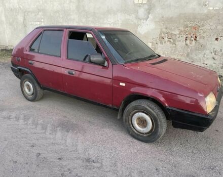 Красный Шкода Фаворит, объемом двигателя 1.3 л и пробегом 380 тыс. км за 300 $, фото 1 на Automoto.ua