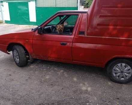 Красный Шкода Фаворит, объемом двигателя 1.3 л и пробегом 200 тыс. км за 1200 $, фото 1 на Automoto.ua