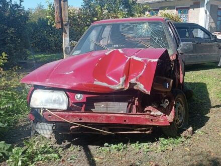 Червоний Шкода Фаворит, об'ємом двигуна 0 л та пробігом 350 тис. км за 200 $, фото 1 на Automoto.ua