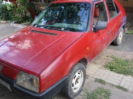 Красный Шкода Фаворит, объемом двигателя 1.3 л и пробегом 180 тыс. км за 600 $, фото 1 на Automoto.ua